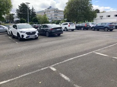 Flughafen-Parkplatz von Stern Valet - (Valet-Service) | Freifläche