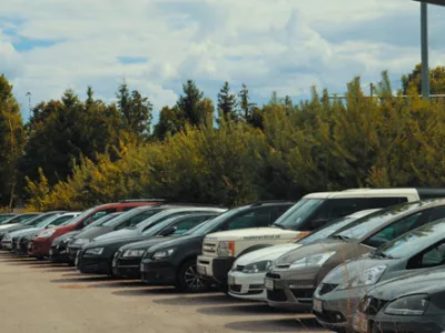 Flughafen-Parkplatz von Park 2 Enjoy (Shuttle-Service) | Freifläche