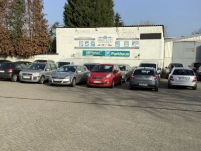 Flughafen-Parkplatz von Park & Fly (Shuttle-Service) | Freifläche