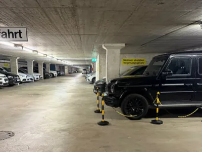 Flughafen-Parkplatz von P10 Tiefgarage (Shuttle-Service) | Stuttgart Flughafen Parker