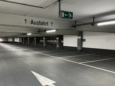 Flughafen-Parkplatz von Park2Travel (Shuttle-Service) | Parkhaus
