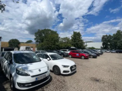 Flughafen-Parkplatz von VOPI Park & Fly (Shuttle-Service) | Freifläche