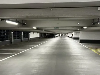 Flughafen-Parkplatz von Park2Travel (Shuttle-Service) | Parkhaus