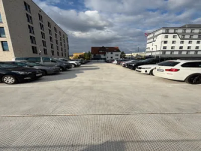 Flughafen-Parkplatz von Parkdeck Hotel (Shuttle-Service) | Freifläche