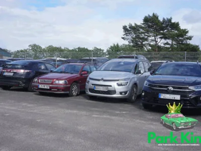 Flughafen-Parkplatz von Park King (Shuttle-Service) | Freifläche