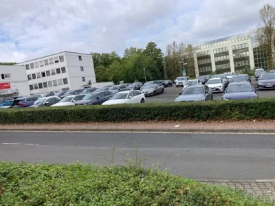 Flughafen-Parkplatz von Stern Valet - (Valet-Service) | Freifläche