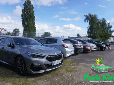 Flughafen-Parkplatz von Park King (Shuttle-Service) | Freifläche