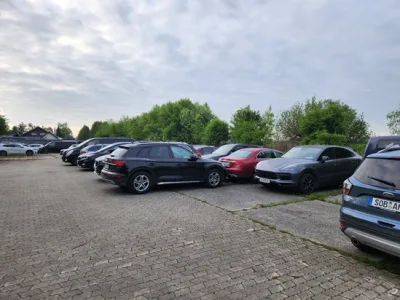 Flughafen-Parkplatz von Premium (Valet Service) | Freifläche
