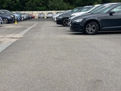 Flughafen-Parkplatz von TREMA PARKEN (Shuttle-Service) | Freifläche
