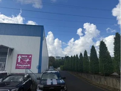 Flughafen-Parkplatz von Easy Park Airport (Shuttle-Service) | Freifläche