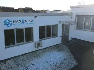 Flughafen-Parkplatz von MAG Parken (Valet-Service) | Freifläche